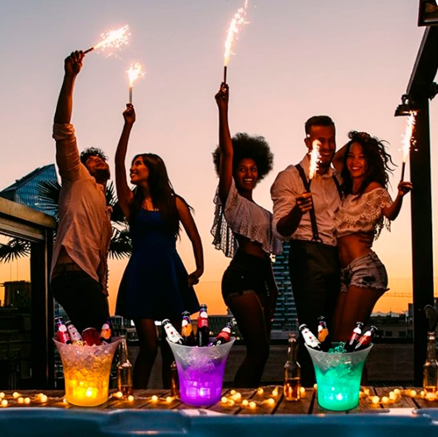 HIELERA CON PARLANTE Y LUCES  LED DE COLORES